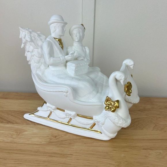 Lenox "Bringing Home The Tree" Vintage 1993 Musical Sculpture Plays O Tannenbaum - Picture 4 of 11